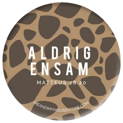 Product Image for Knapp - aldrig ensam - djurmönster