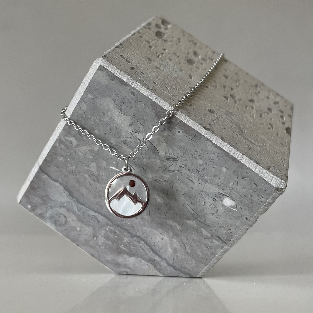 Product Image for Halssmycke – senapskorn/berg