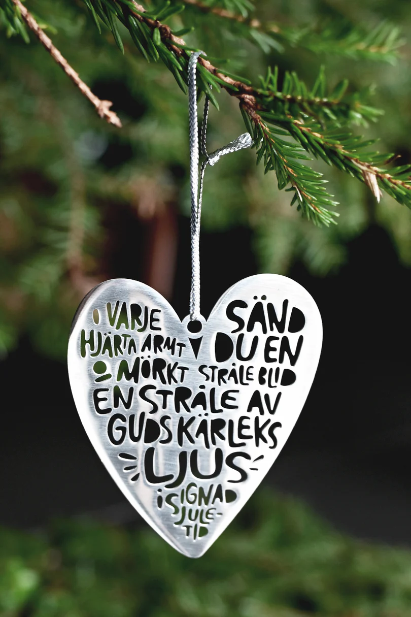 Product Image for Hängdekoration - i varje hjärta armt och mörkt - rostfritt stål