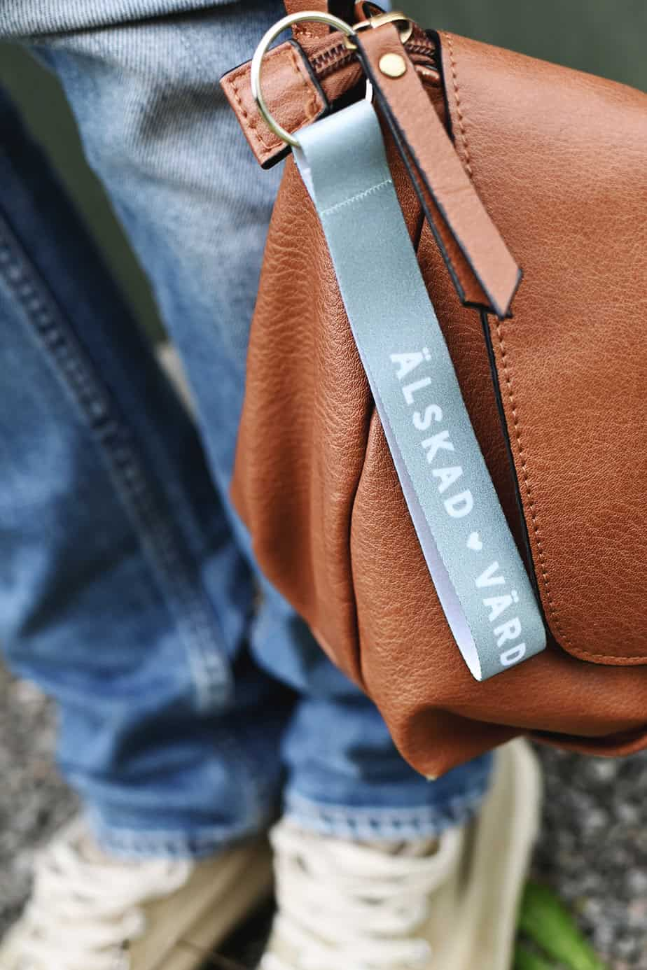 Product Image for Nyckelband kort - älskad, värdefull,  dyrbar - grönt