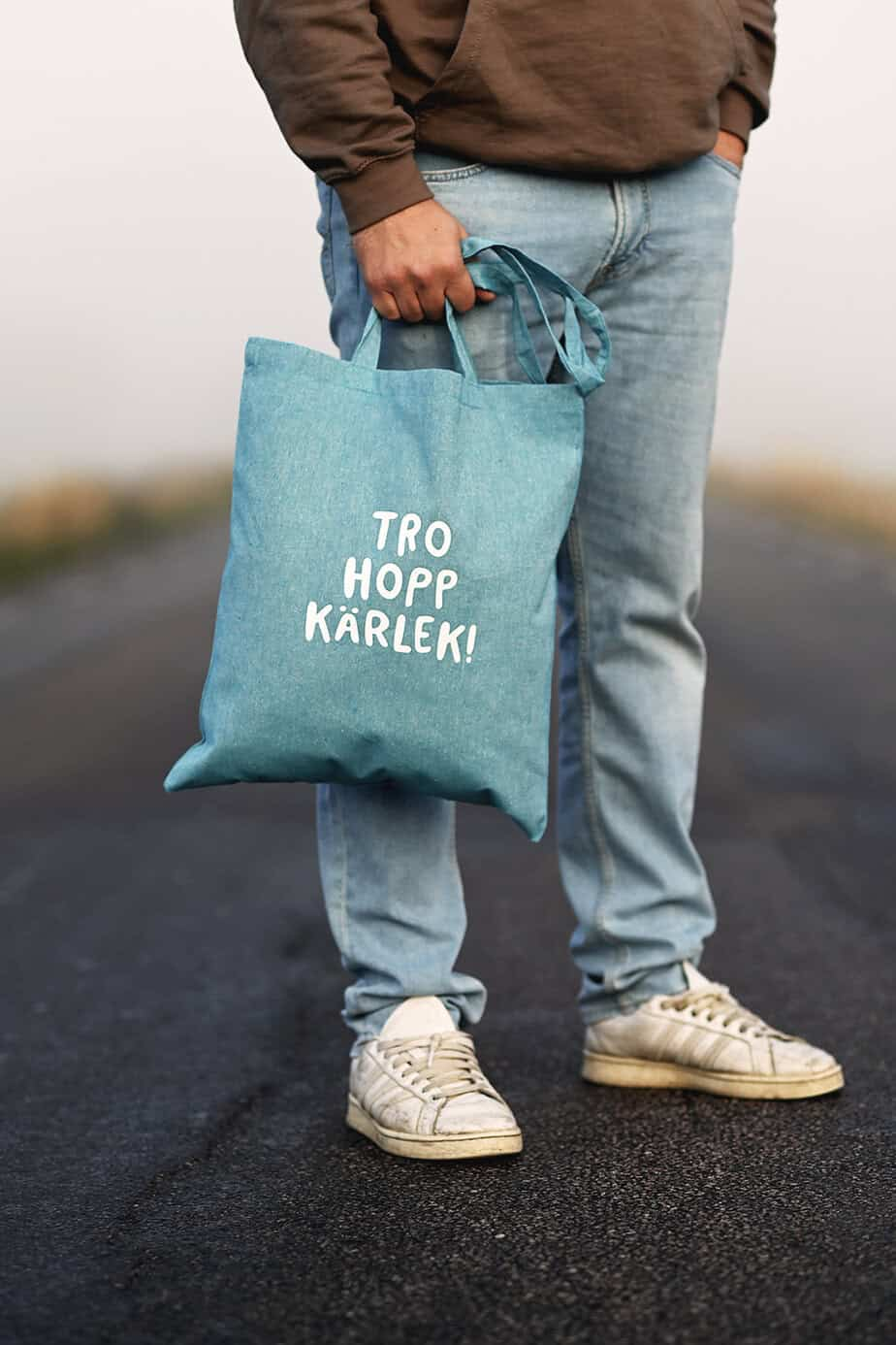 Product Image for Tygkasse - tro,  hopp,  kärlek! - blåmelerad