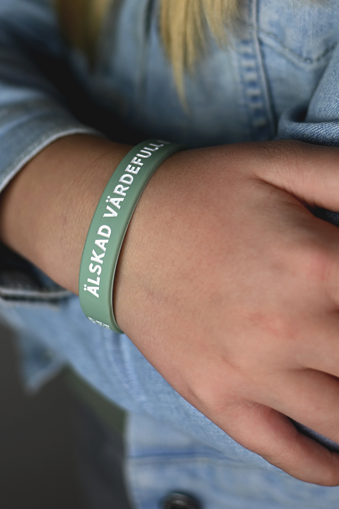 Product Image for Armband - silikon - tonår - älskad,  värdefull,  dyrbar - grön