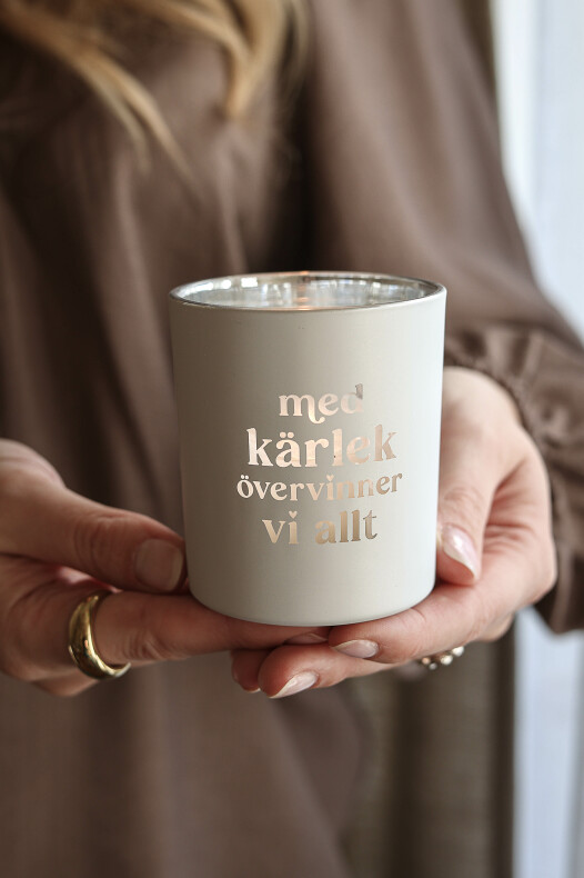Product Image for Lykta - med kärlek övervinner vi allt