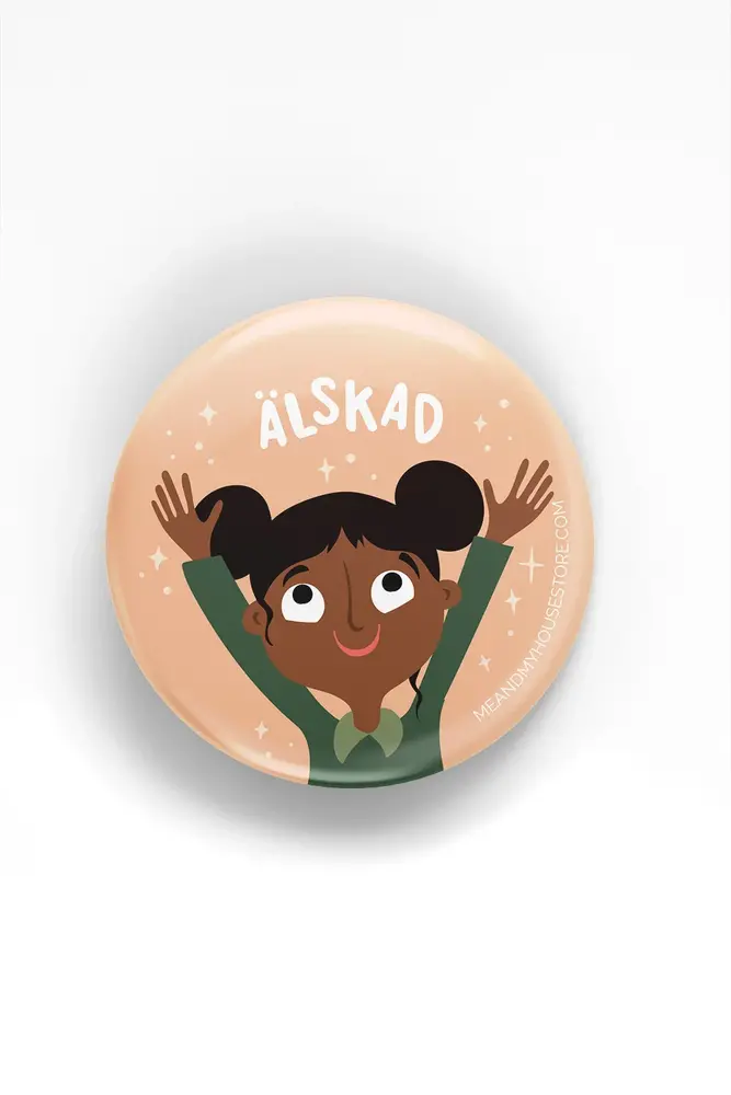 Product Image for Knapp med sprallig unge: älskad